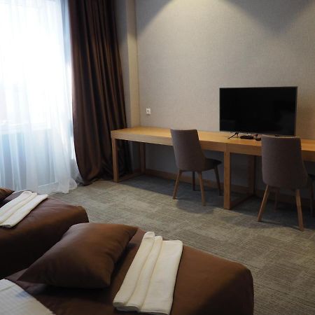 Jj Hotel Astana Bagian luar foto